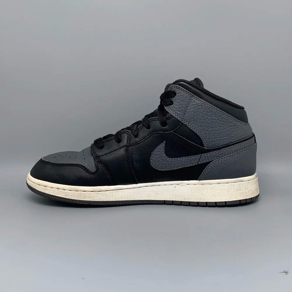 Jordan 1 Mid‎ Black Grey Shoes 554725-041 Yth Sz 7Y Women's Sz 8.5